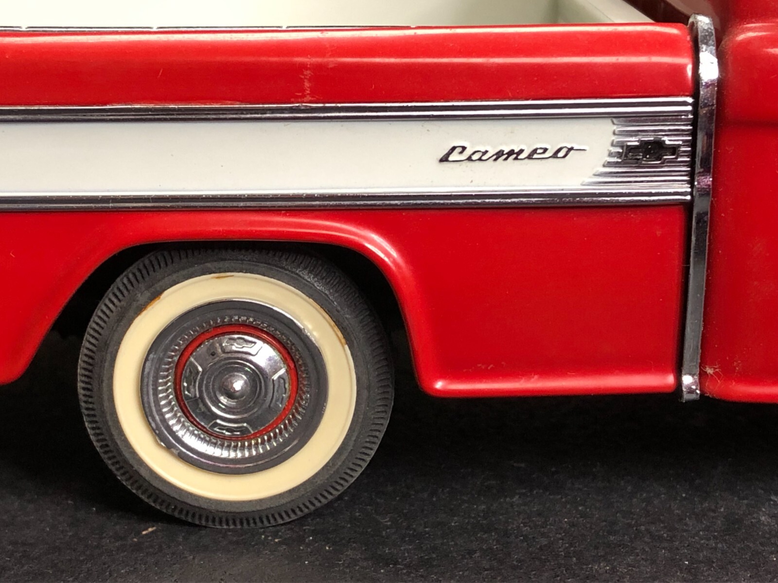 Imperfect 1:24 Diecast Danbury Mint RED 1957 CHEVROLET CAMEO PICKUP No Box AS-IS