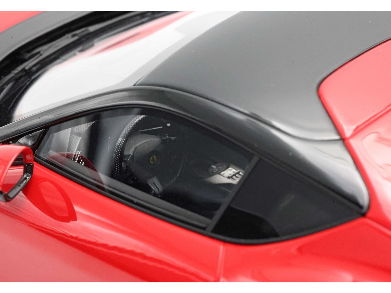FERRARI 12CILINDRI ROSSO CORSA RED & DISPLAY CASE 1/18 MODEL CAR BY BBR P18248 A