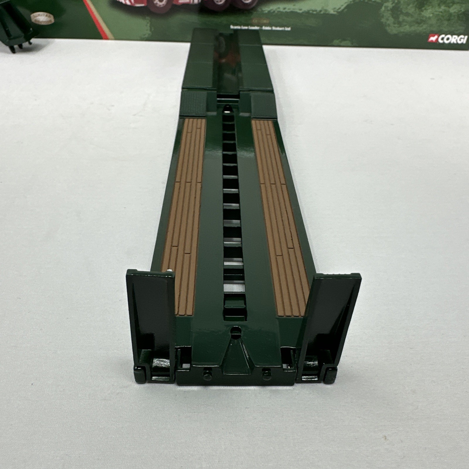 CORGI CLASSICS EDDIE STOBART SCANIA 4 SERIES LOW LOADER TRUCK MODEL CC12203 1:50