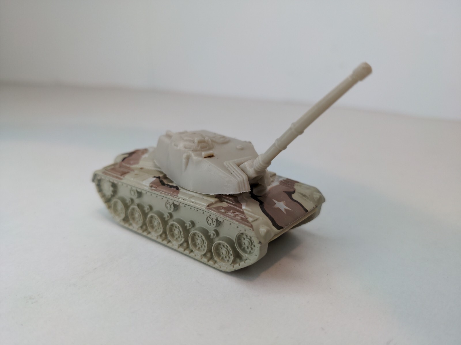 1974 HOT WHEELS-1/64 Diecast Tan/Desert US Camo Military Tank-Malaysia