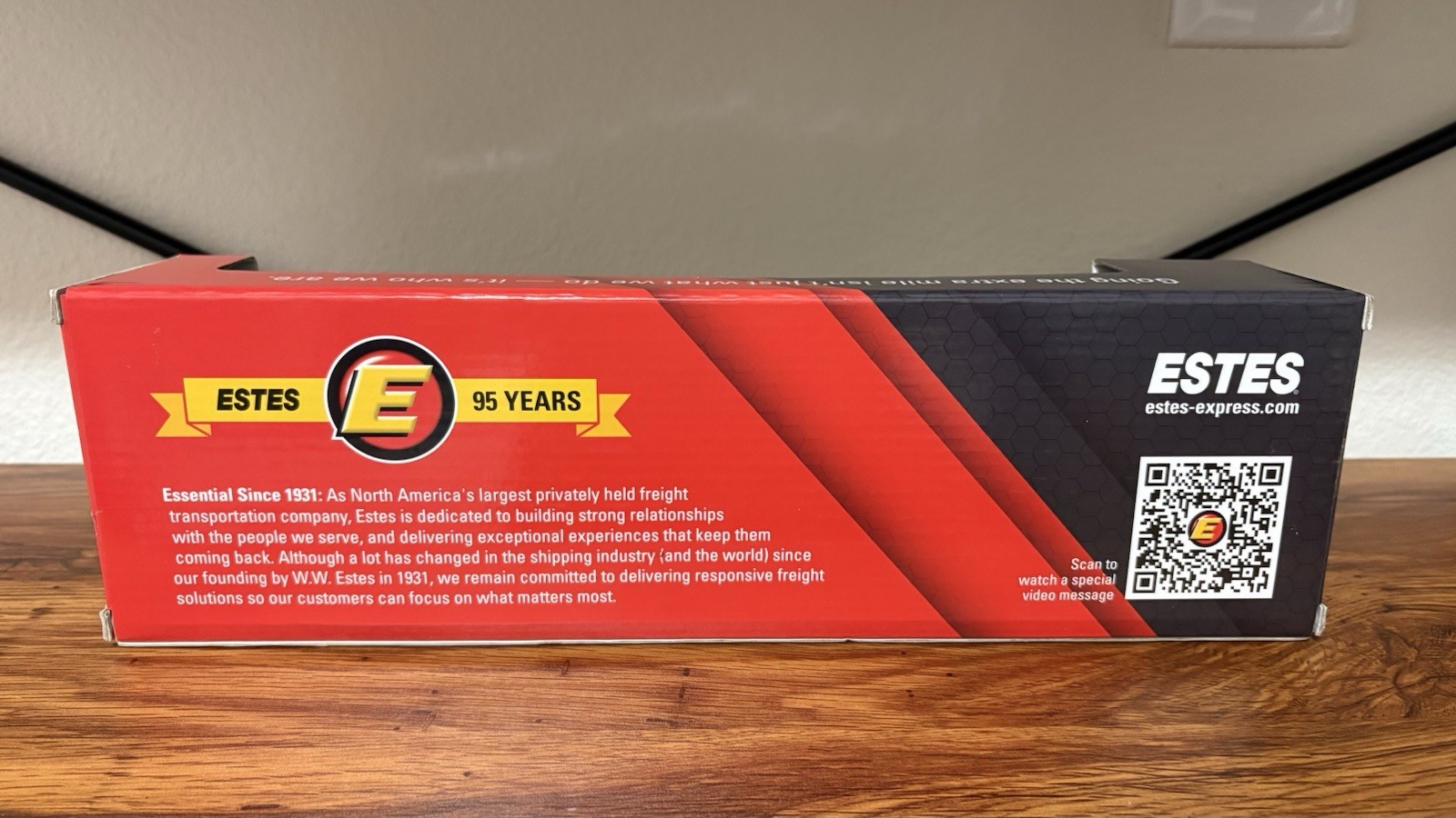 Diecast Masters 1/64 Estes LT625 and Hyundai 53’ w/ Added DCP Air Hose