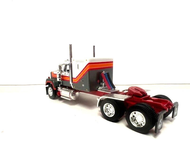 DCP / FIRST GEAR 1/64 SCALE MACK SUPER LINER FLAT TOP WHITE, RED, GRAY, ORANGE