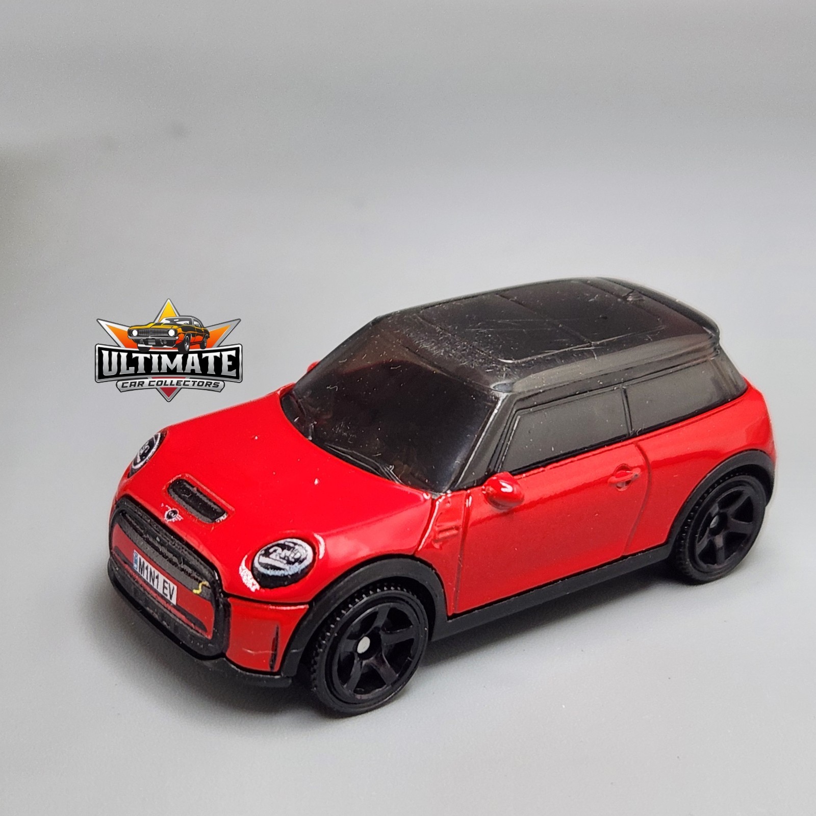 2022 22 Mini Cooper SE Collectible 1/64 Scale Diecast Model Collector Car