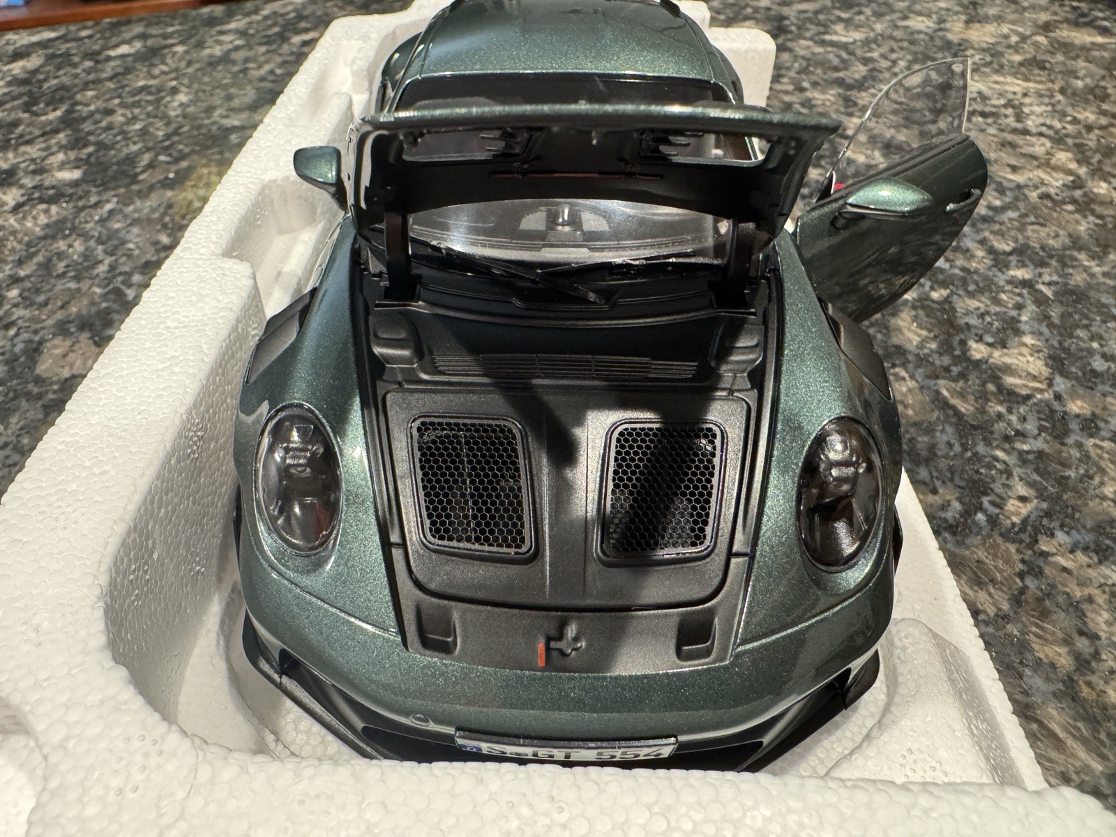 1/18 Norev Porsche 911 (992) GT3 RS 2022 Dark Green Metallic Diecast *Retired*