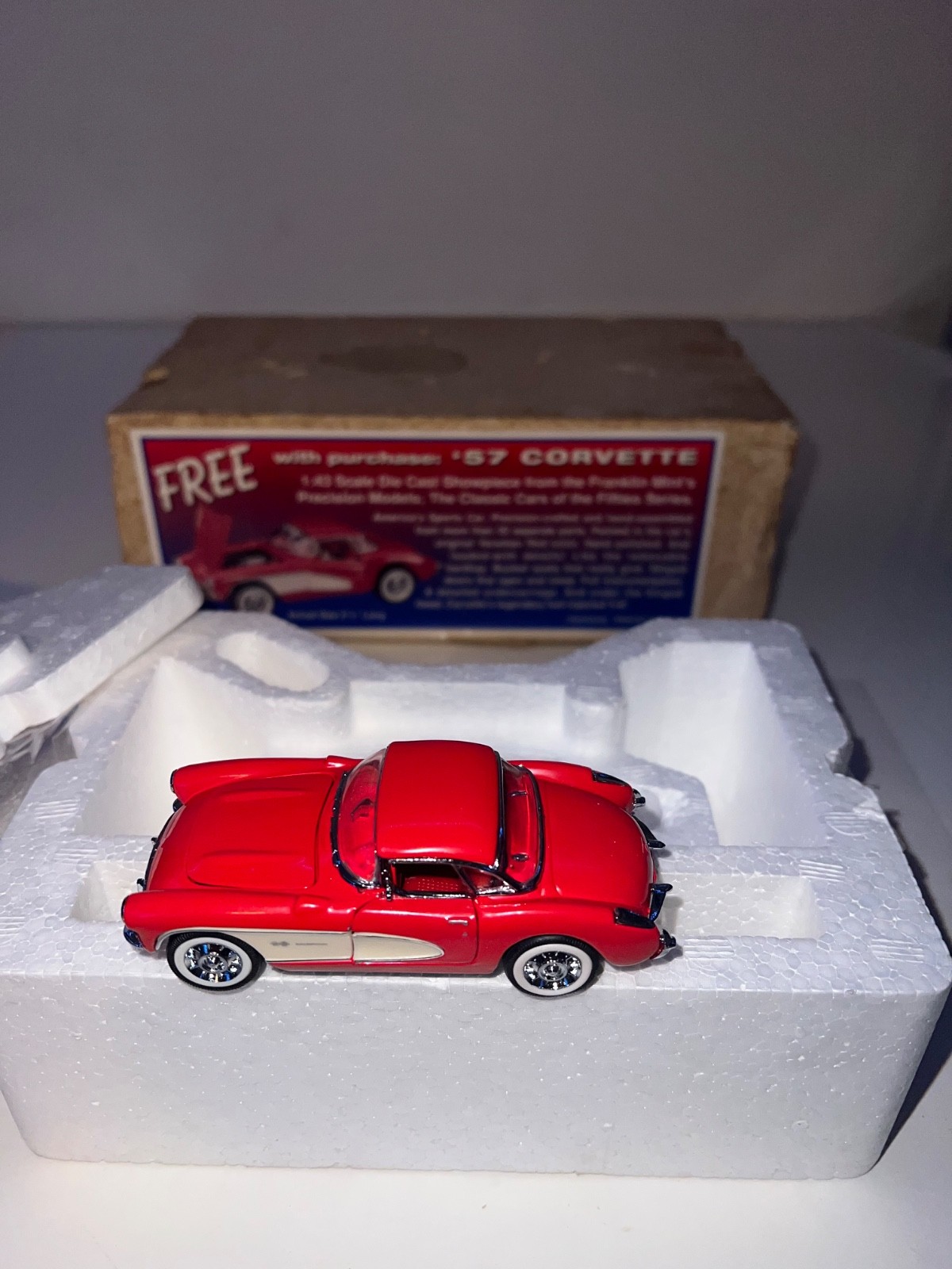 FRANKLIN MINT 1957 CORVETTE 1:43 SCALE WITH REMOVABLE TOP AND BOX
