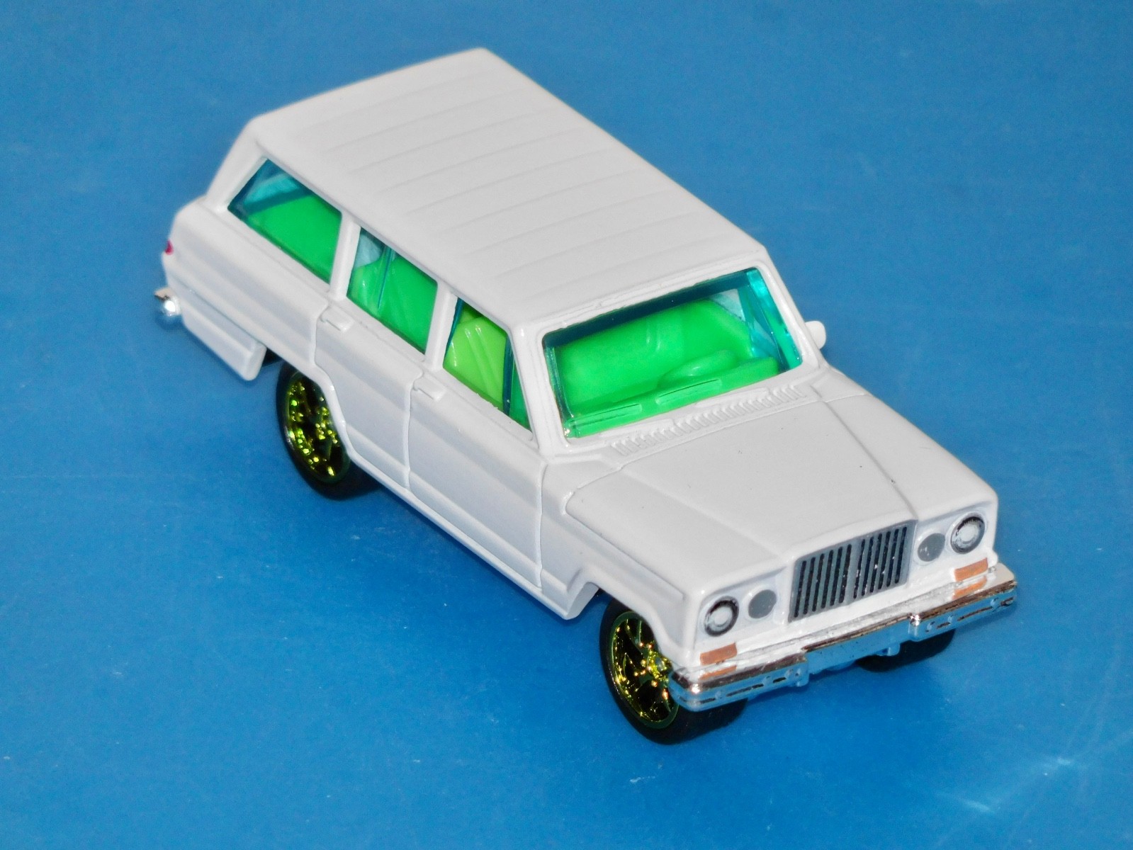 Custom Wheel Swap Matchbox 1964 Jeep Wagoneer Pair w/Clear PVC Display Cases