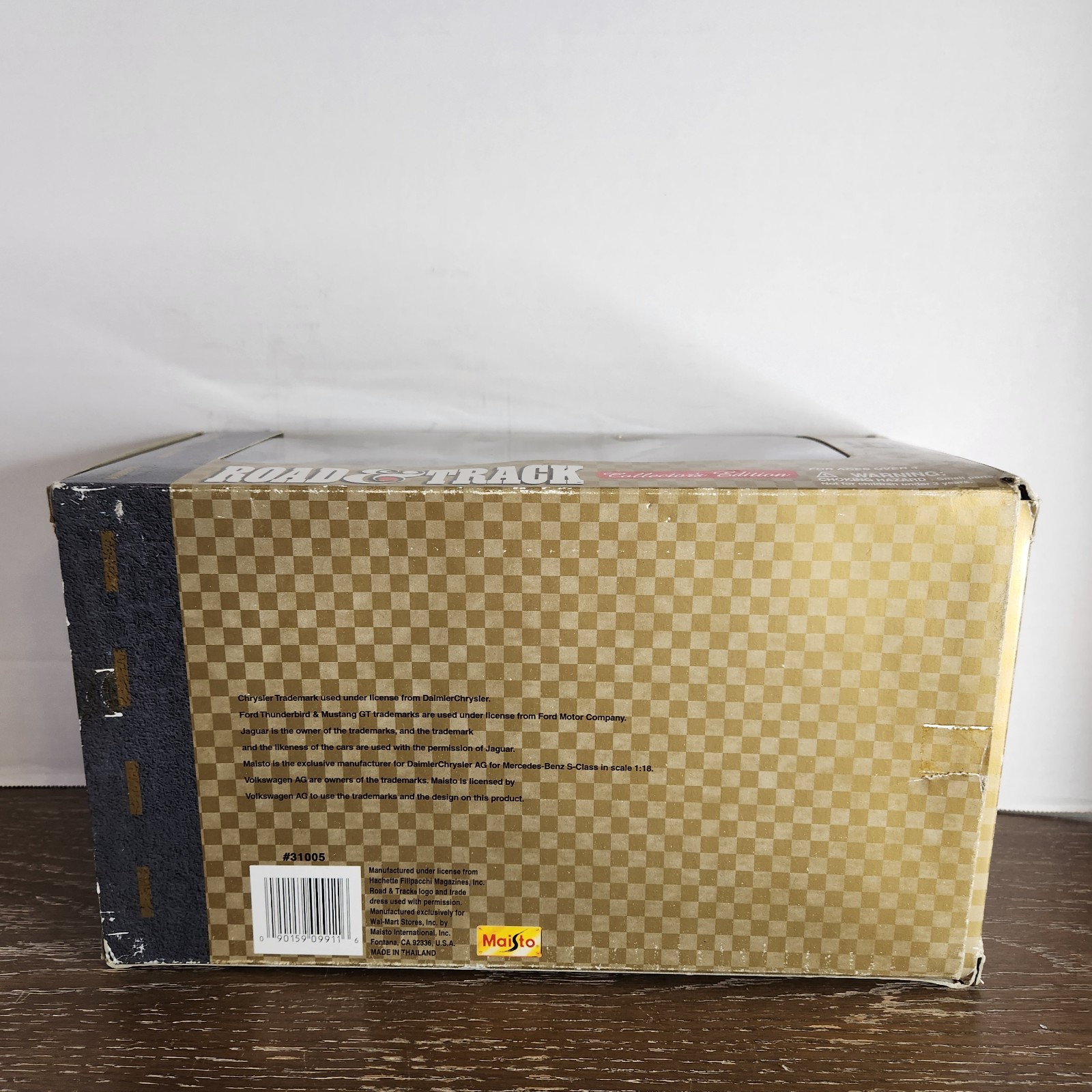 Road&Track Light Gold Mercedes-Benz S-Class 1:18 Diecast Car With Stand & Box