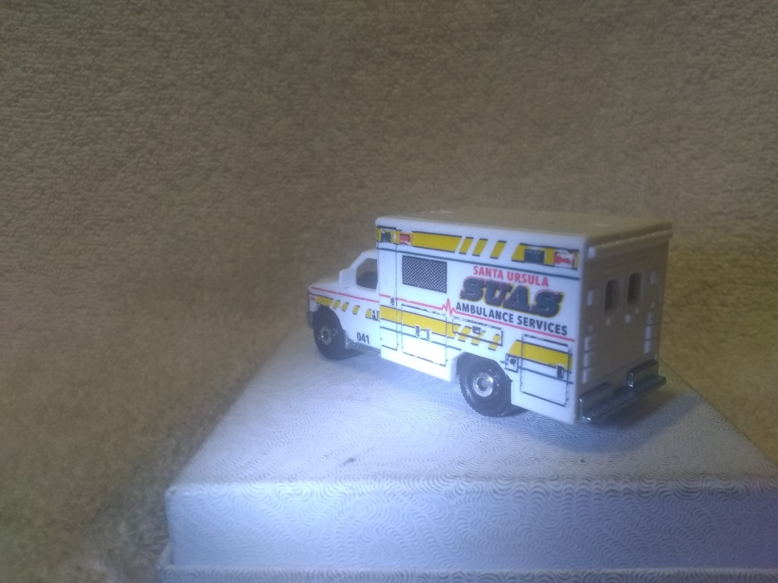 Mattel Matchbox 2009 Ford E-350 Ambulance Santa Ursula Great Condition