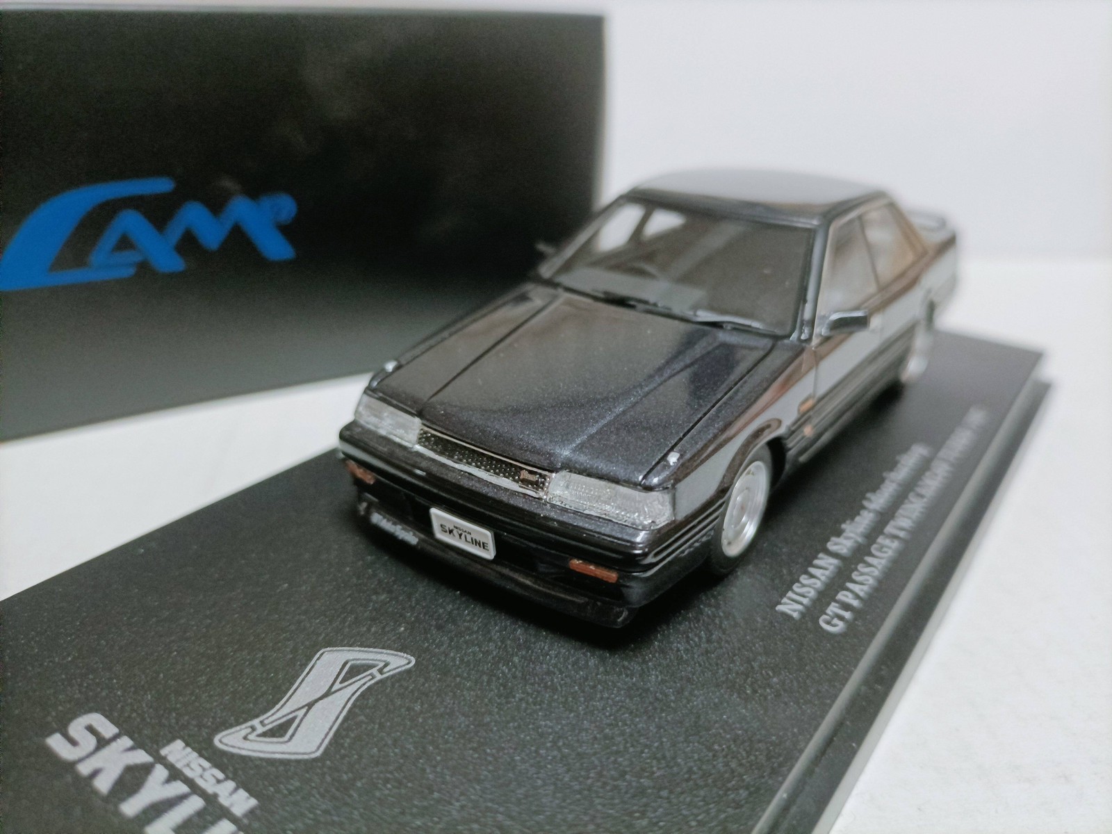 CAM 1:43 Nissan Hardtop Modified GT Turbo Twincam 24V Metallic Gray Car Model
