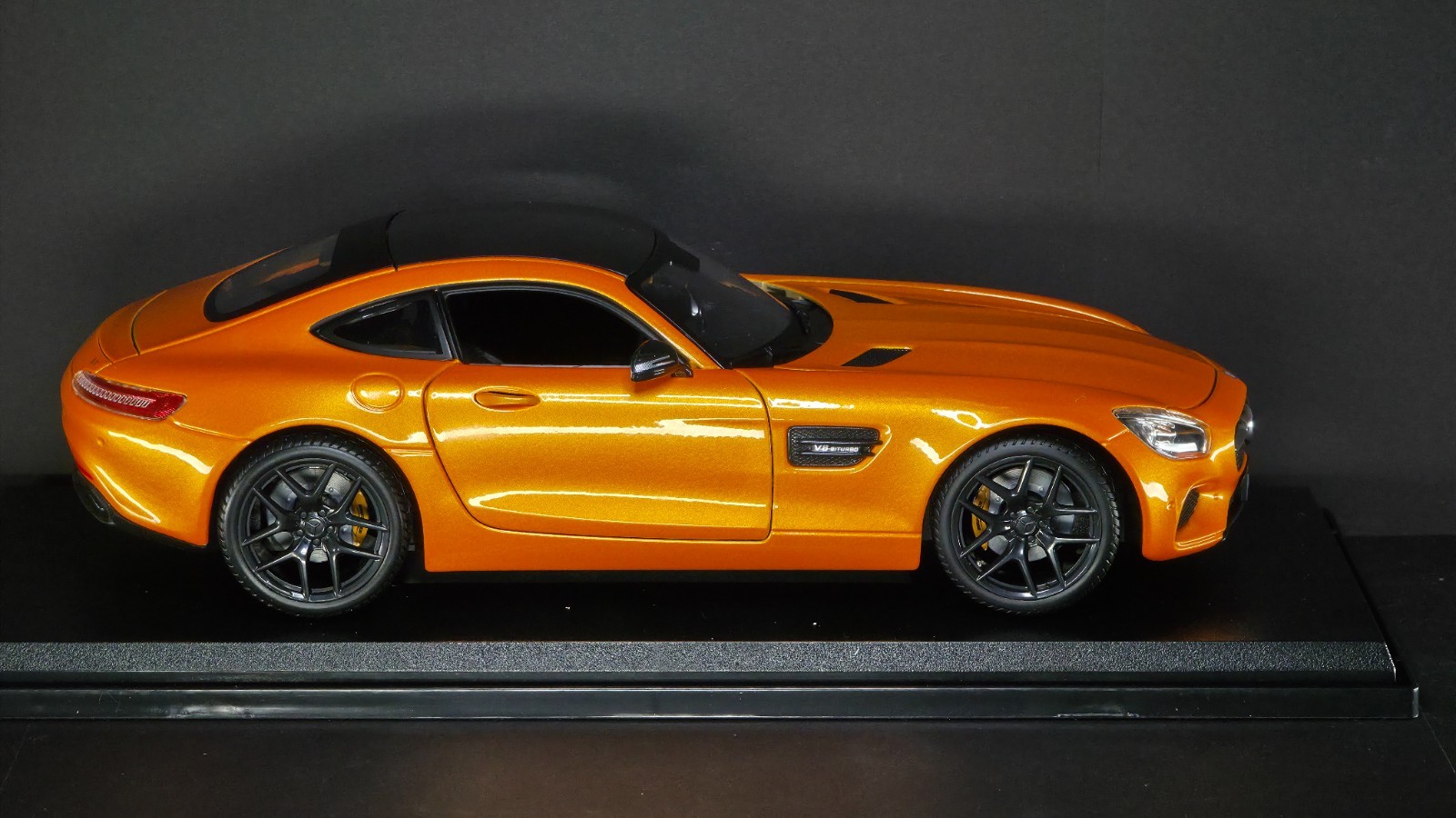 Mercedes-AMG GT 1:18 Maisto Exclusive Style Special Edition – Orange