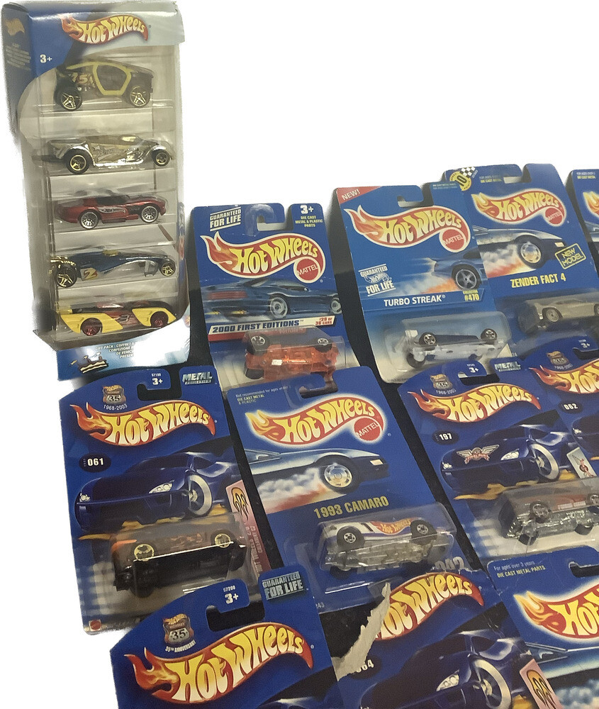 Hot Wheels Bundle – Set of 33 Assorted Cars – (PLEASE SEE PHOTOS) (9250618)