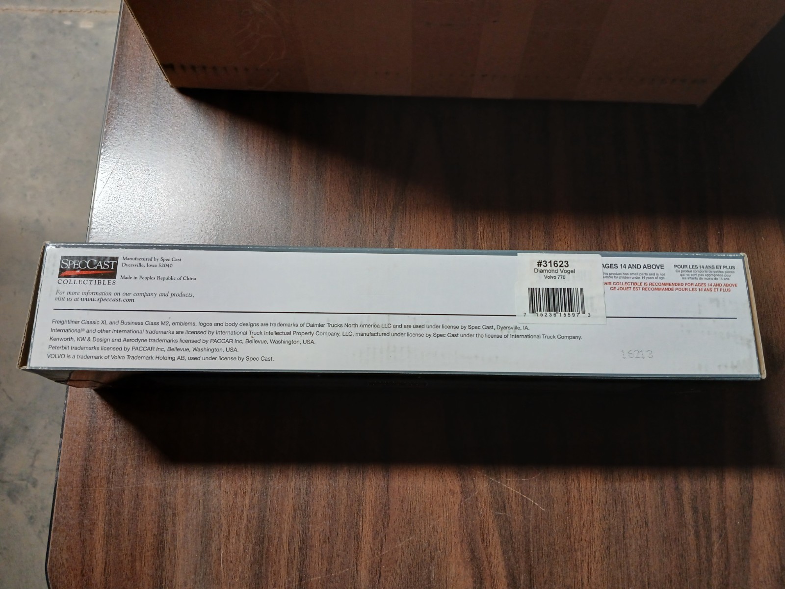 1/64 Diamond Vogel Paint Volvo 770 Semi SpecCast