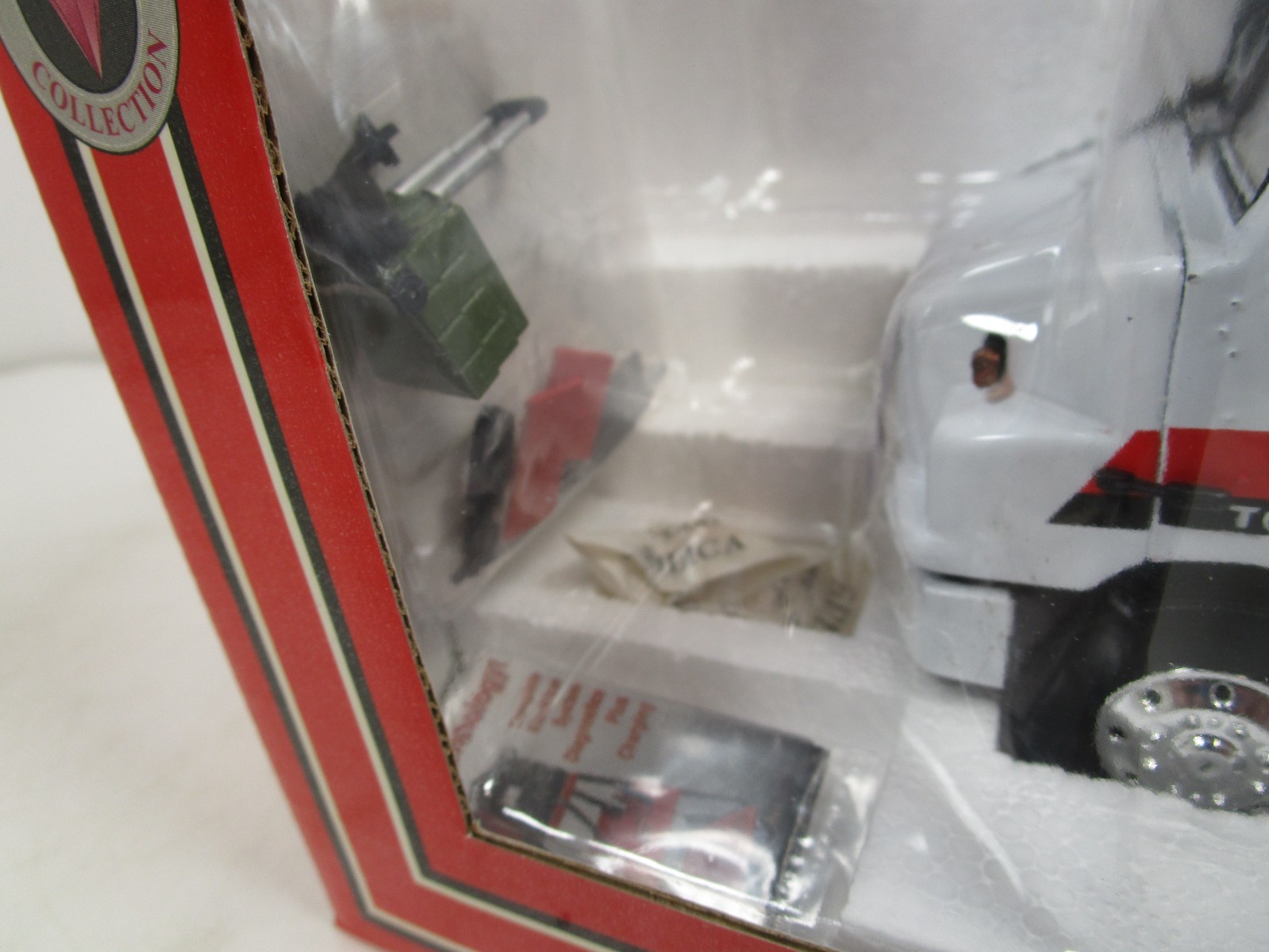 CROWN JEWELS 1/32 SNAP-ON MT-55 FREIGHTLINER BOX VAN NEW