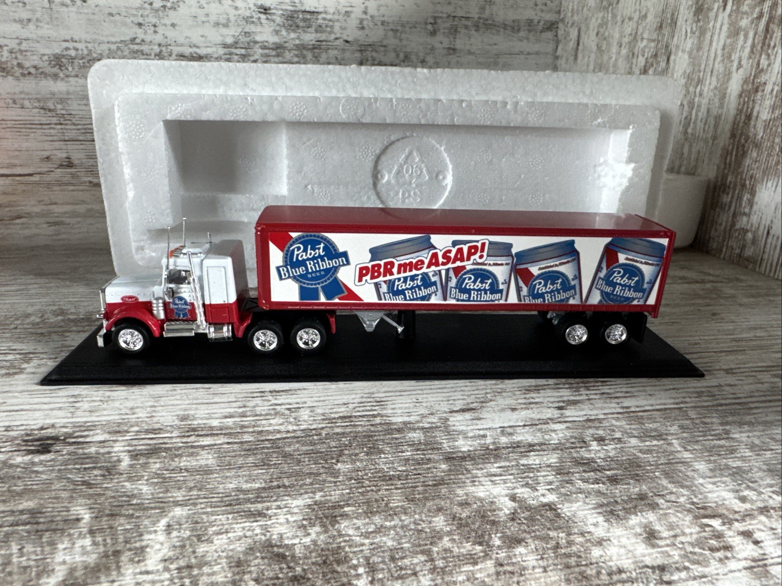 1/87 Scale Matchbox Pabst Blue Ribbon PBR Semi Truck With Trailer Beer.