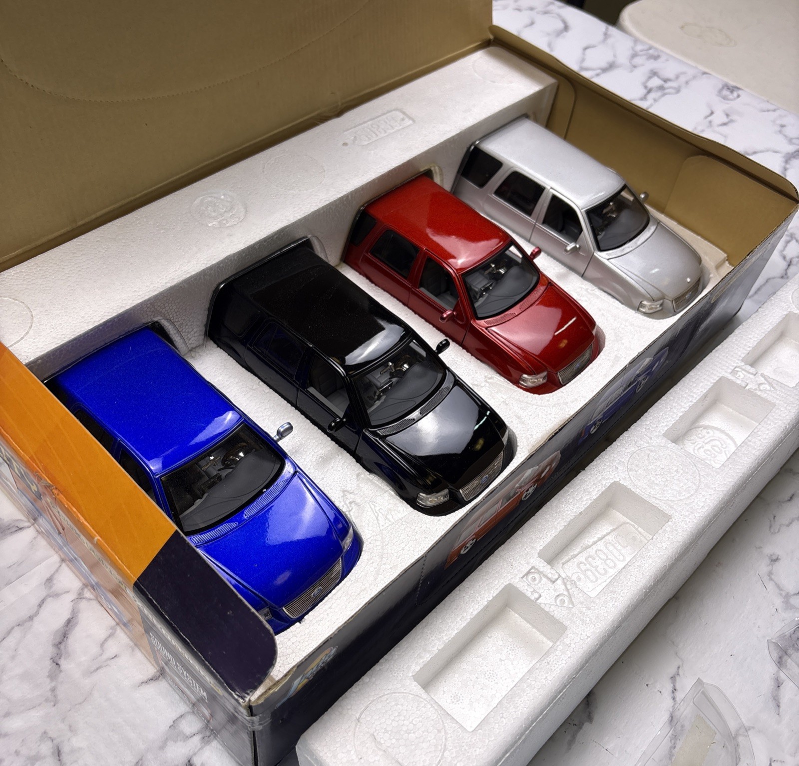 NEW Jada 1:24 Dub City Pack Of 4 2003 Ford Expedition Red Blue Silver Black🔥🔥