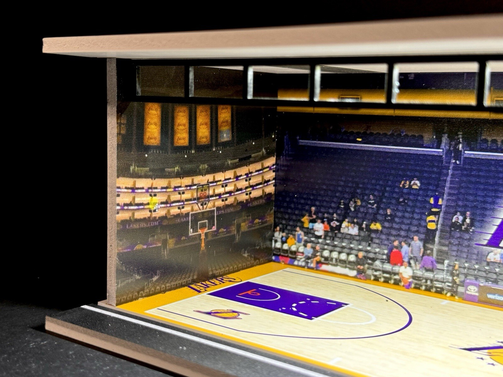 LA Lakers Shop Theme 1:64 Model Car Diorama Garage + LED Lighting FOR Hot Wheels