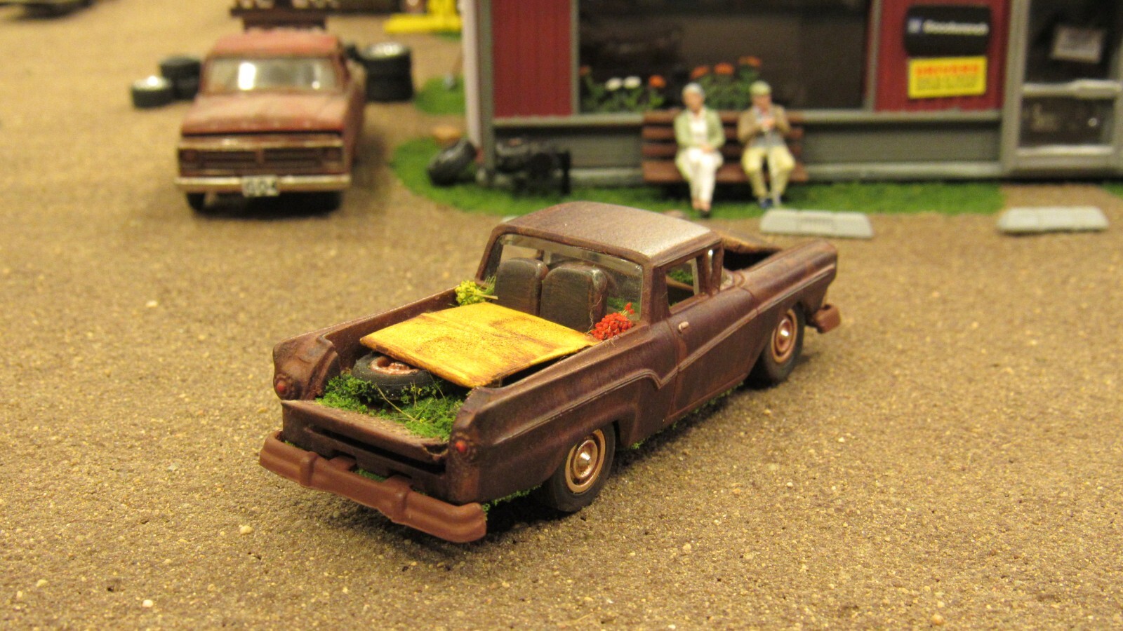 CUSTOM BUILT WEATHERED RUSTY JUNK PARTS YARD 1957 FORD RANCHERO CAR TRUCK 1:64/A
