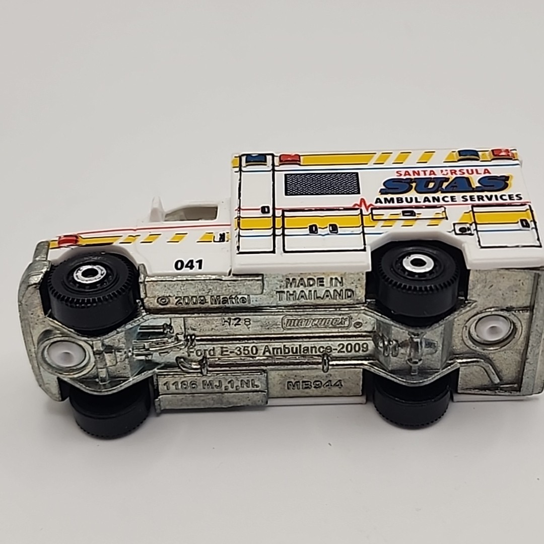 Matchbox Ford E-350 E350 Ambulance Santa Ursula SUAS 2009 MB944 EMS car diecast