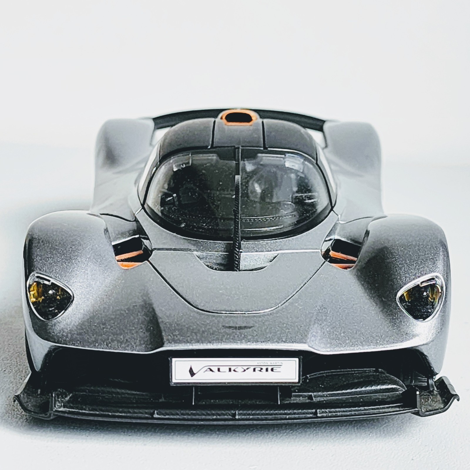 Maisto Special Edition Aston Martin Valkyrie Silver 1:18 Diecast