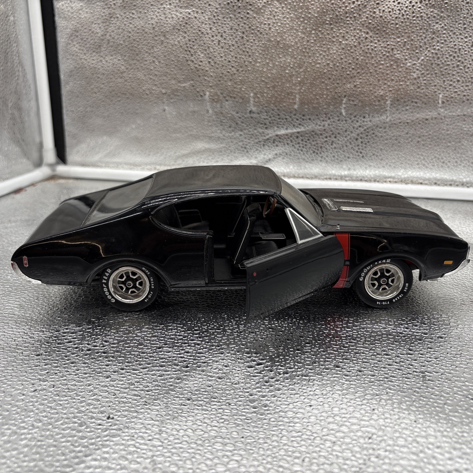 ERTL American Muscle 1968 Hurst Olds 442 W30 1:18 Scale Diecast Model Car Black