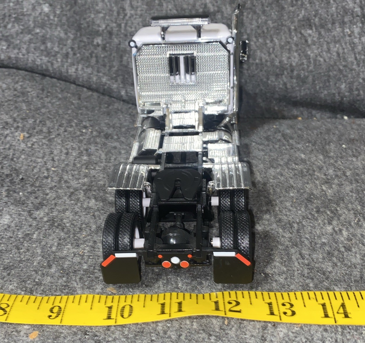 First Gear 1/34 Freightliner Cascadia Semi Ledwell Trailer United Rental Tractor