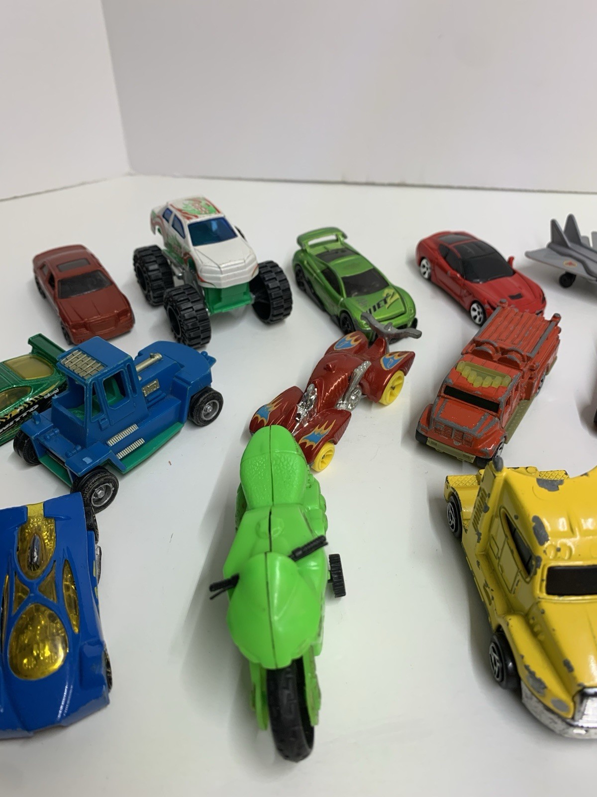 Lot Of 15 Toy Cars Die-cast And Plastic Hot wheels And Other Brands Preowned.