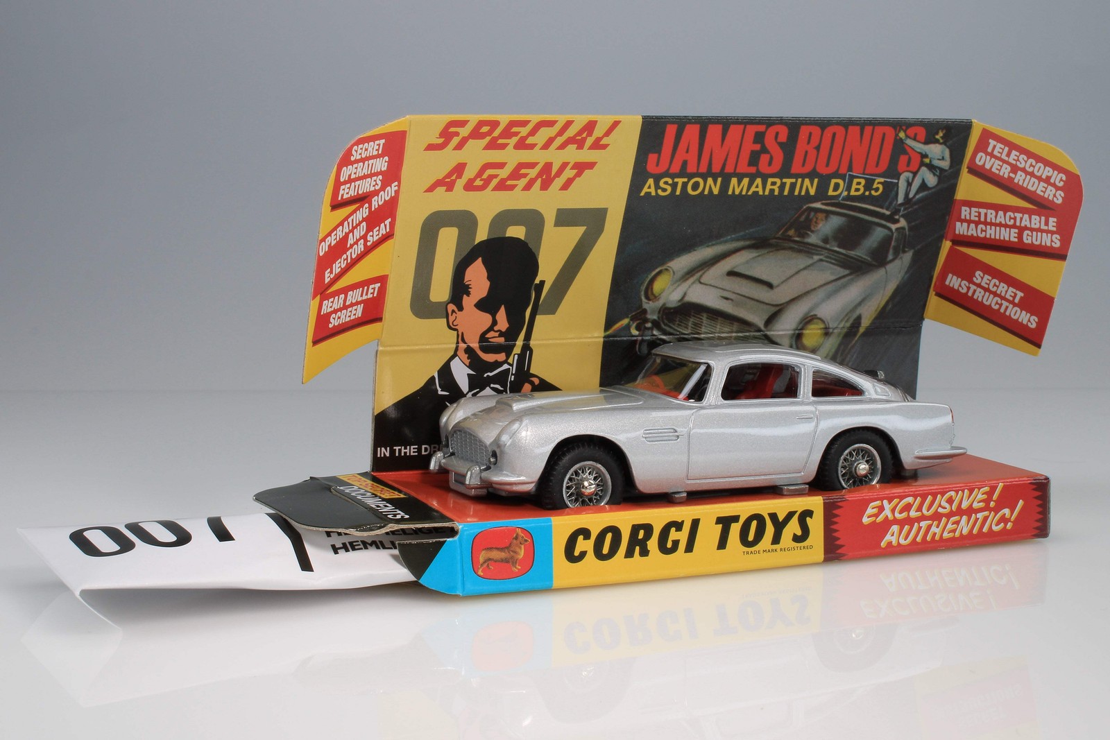 Corgi James Bond 007 Aston Martin #261 Reissue 1:43 Corgi 261