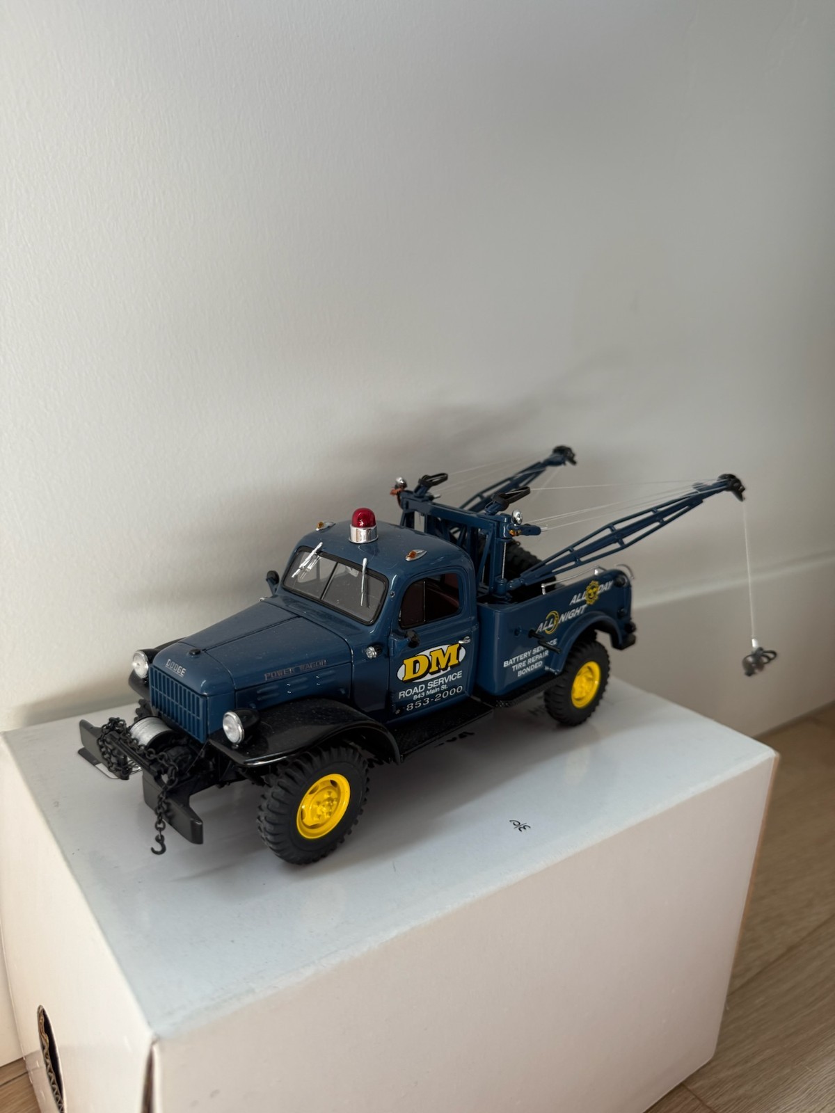 Danbury Mint 1941 Dodge Power Wagon Tow Truck 1:24 Diecast