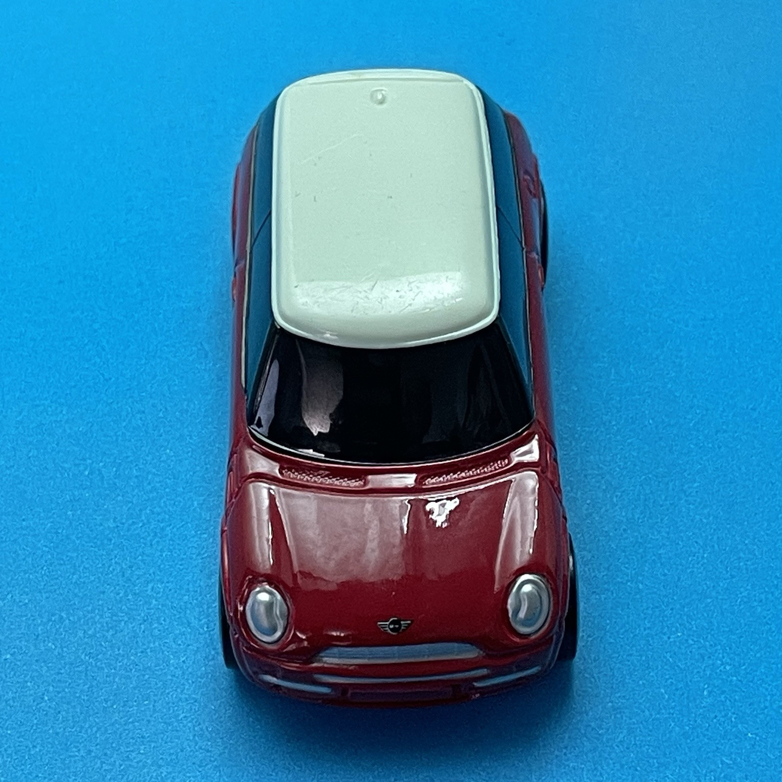 2001 Maisto Mini Cooper Metallic Red Diecast Car with White Top detailed Loose
