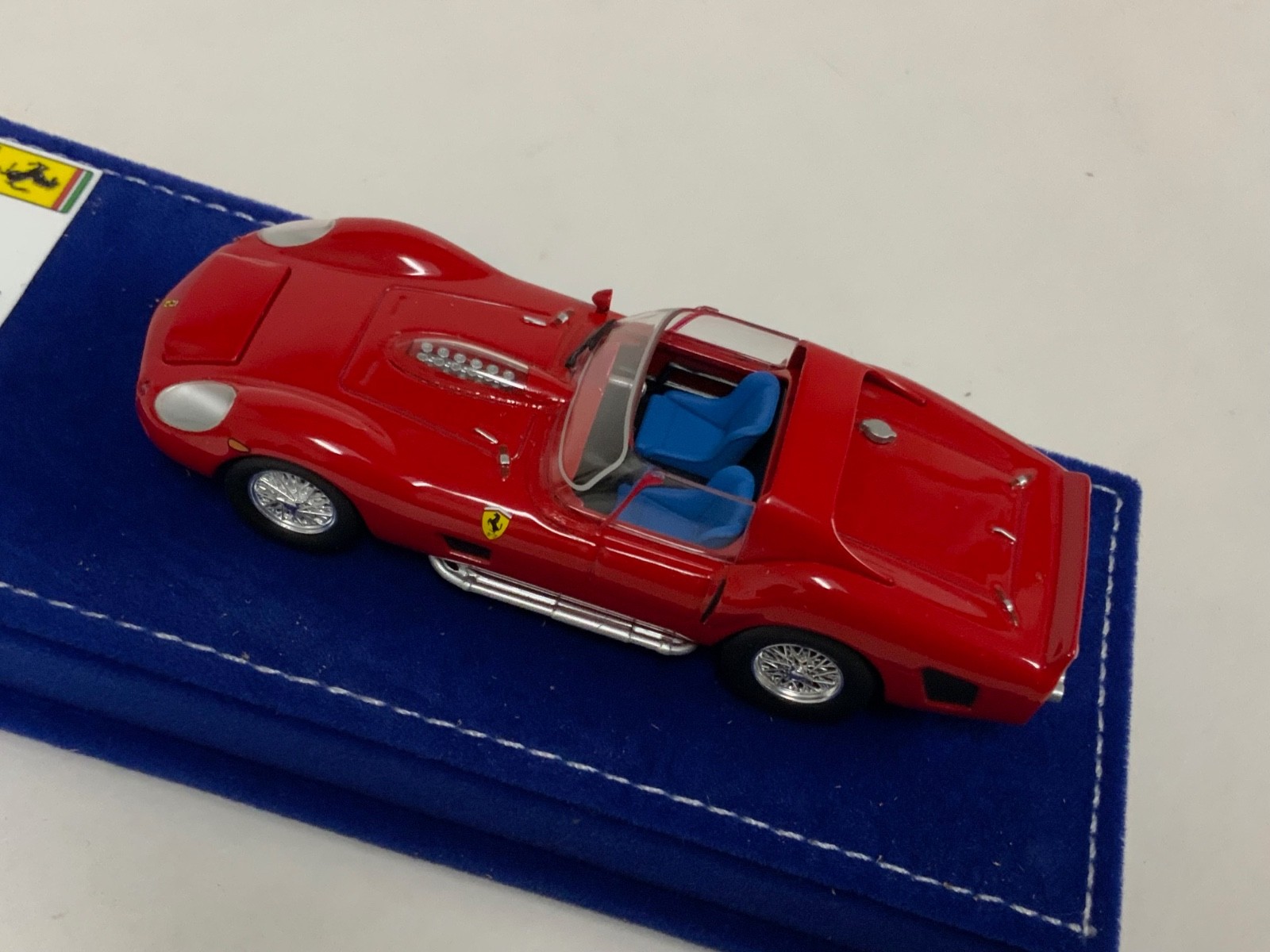 1/43 IXO Ferrari 330 TR from 1962 in Rosso Corsa red Suede base AB1163