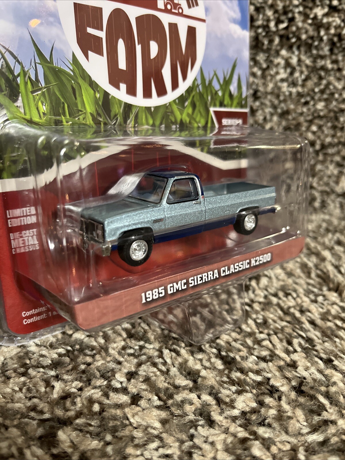 1:64 Greenlight 1985 GMC Sierra Classic K2500 Diecast Down On The Farm NEW!!