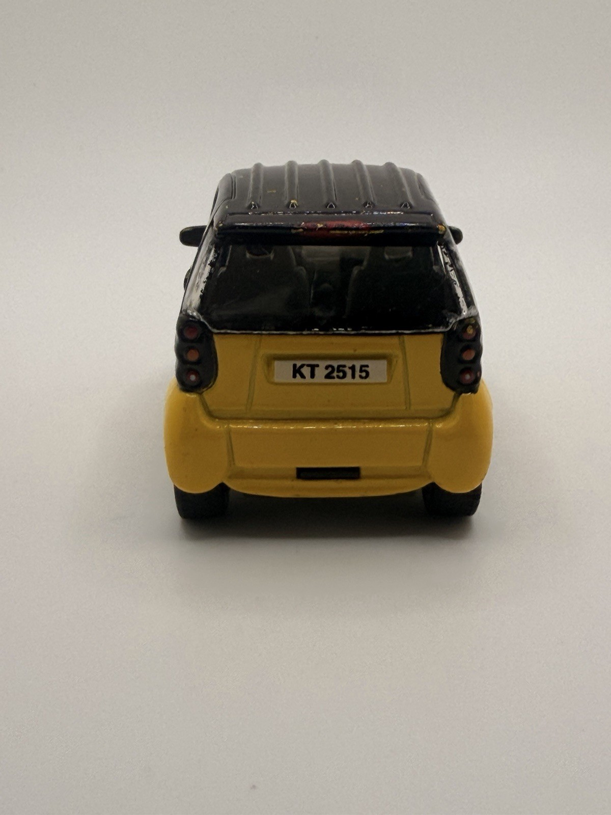 2004 Unbranded Diecast Smart City Coupe Yellow & Black 1:64 Scale Pull-Back