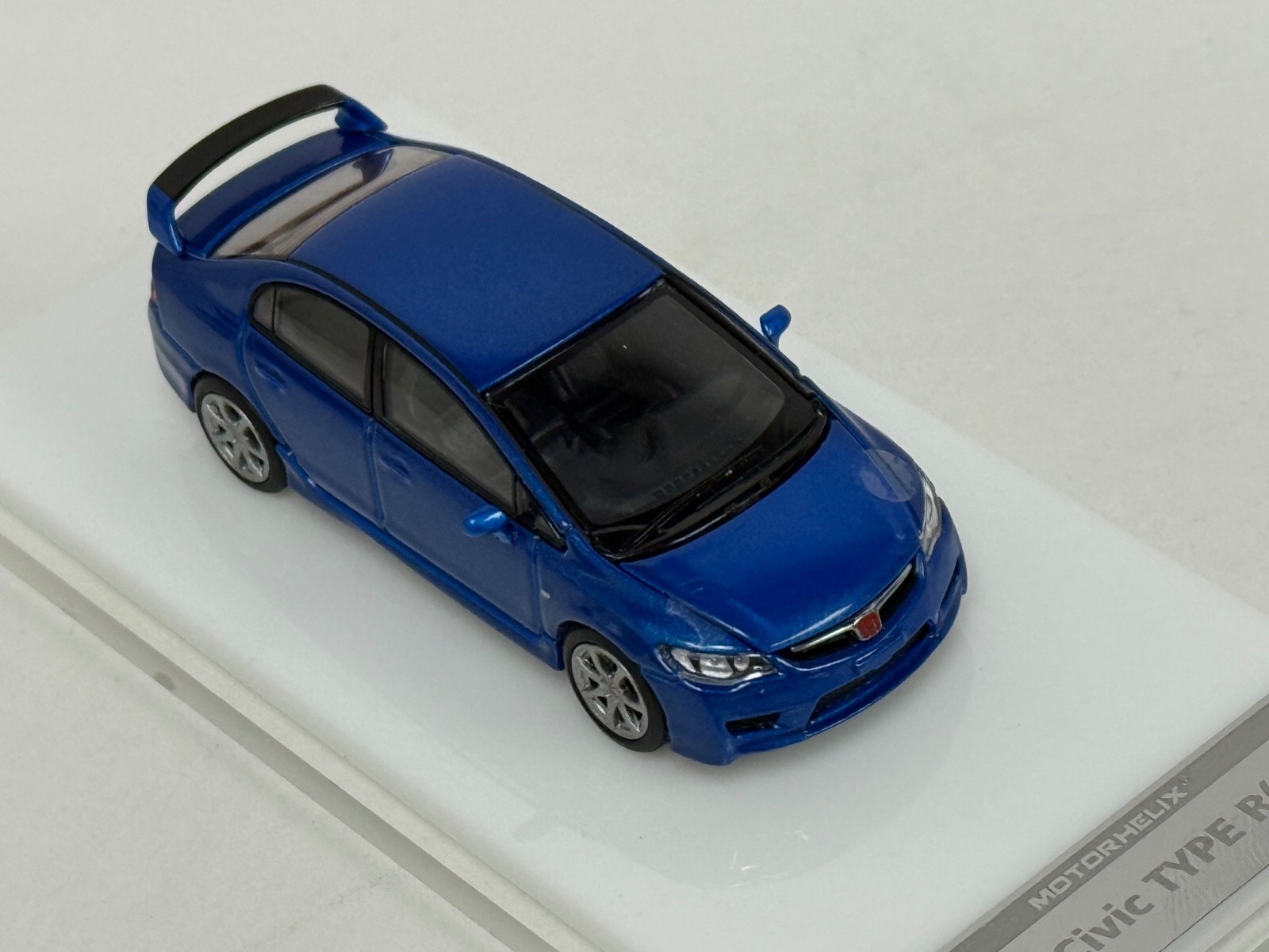 1/64 Motorhelix Honda Civic Type R ( FD2 ) in Pearl Blue. MIX 2. LAST ONE