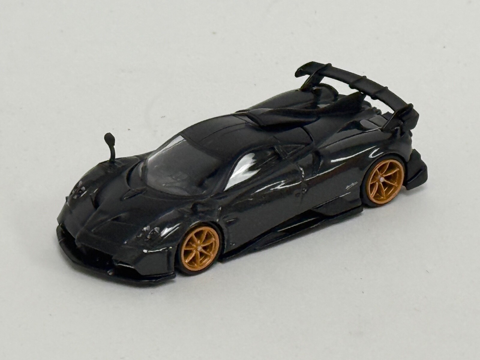 1/64 TARMAC Global 64 Pagani Imola in Gray Knockhill MIX2