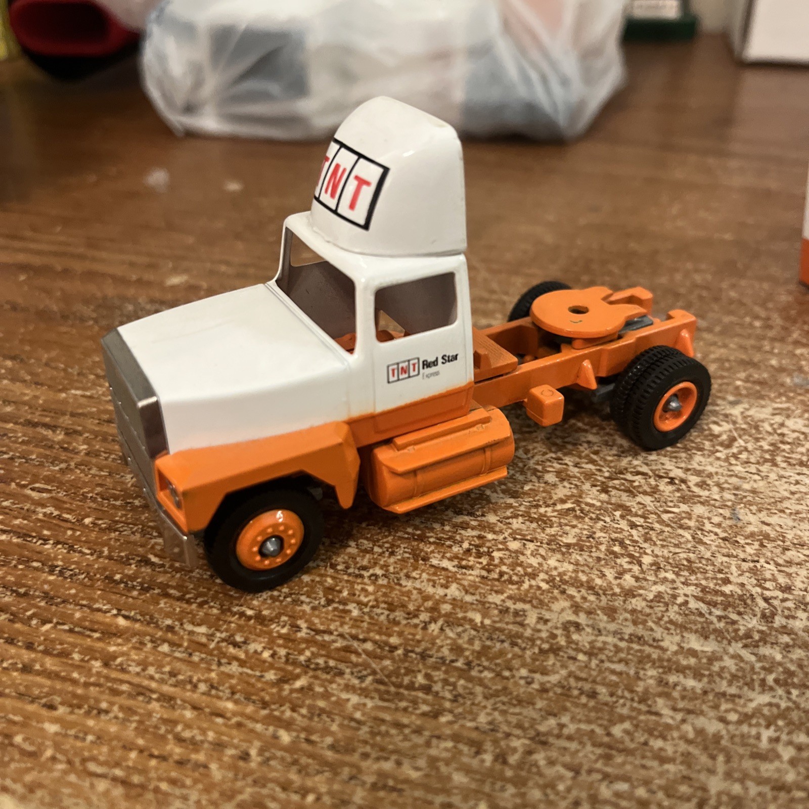 TNT Red Star Express – ’91 Winross Truck And Trailer