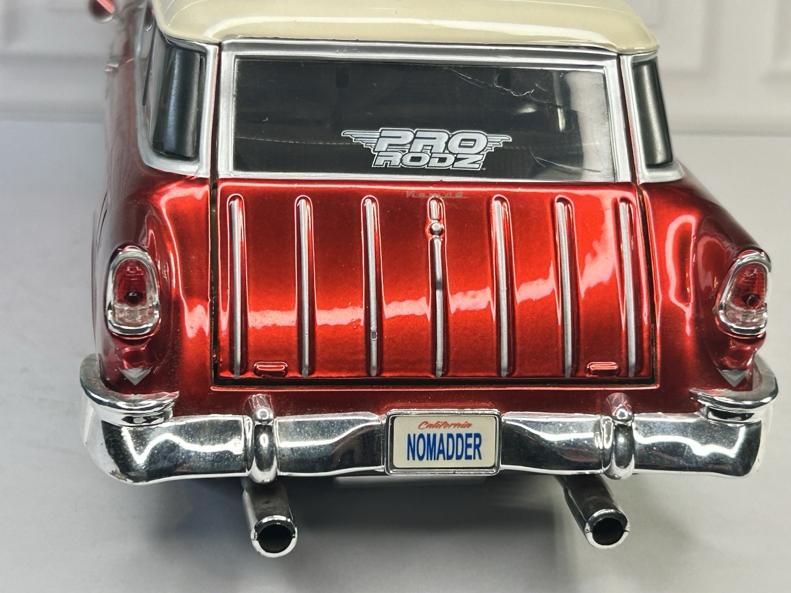 RARE Maisto 1955 Chevrolet Bel Air Nomad Pro Rodz Metallic Red 1:18 Die Cast