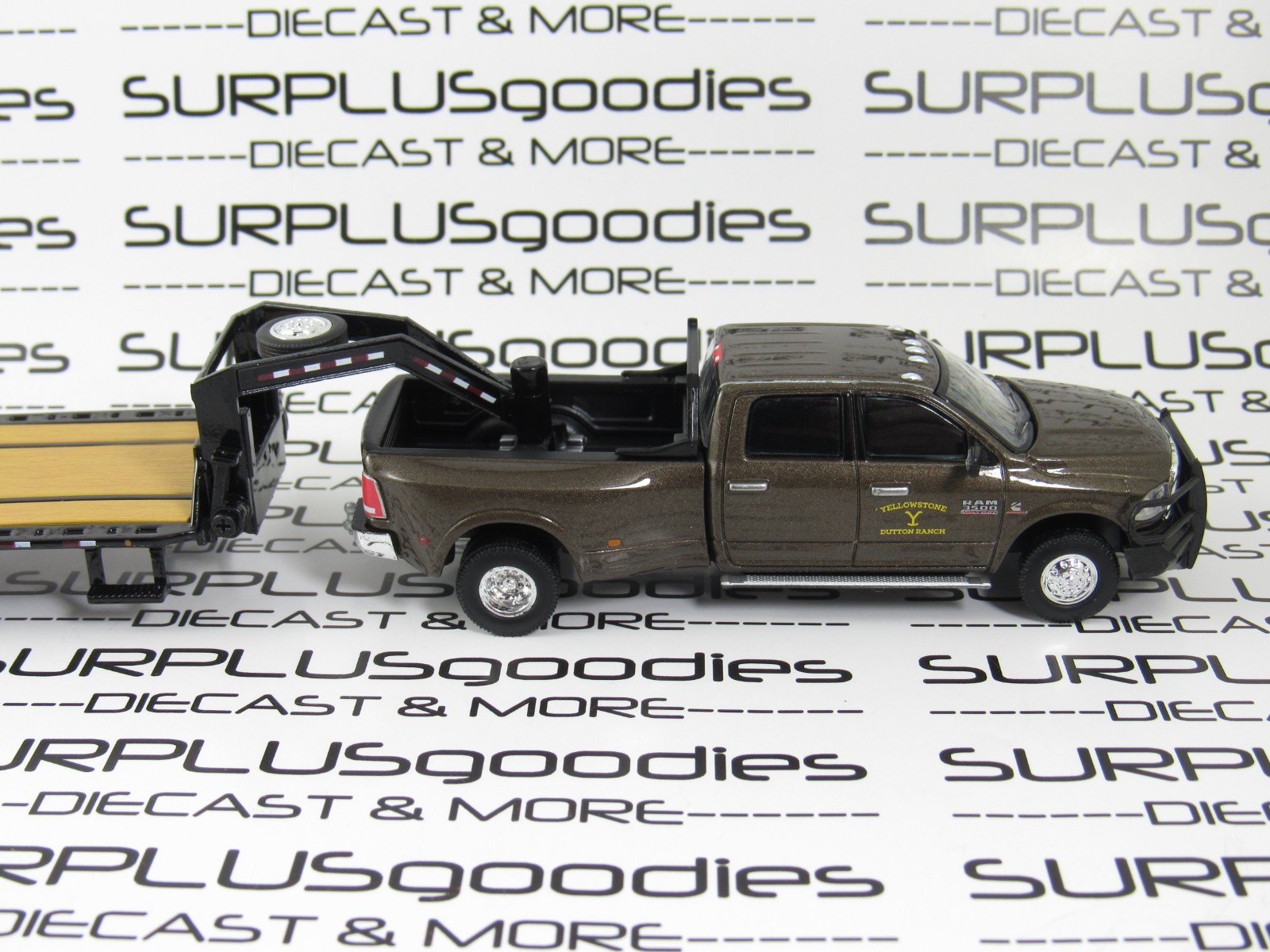 Greenlight Yellowstone 2017 DODGE RAM 3500 LARAMIE Dually w/Gooseneck Trailer