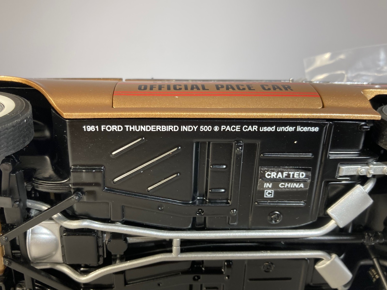 Danbury Mint 1:24 Ford Thunderbird Indy 500 Pace Car Diecast Gold