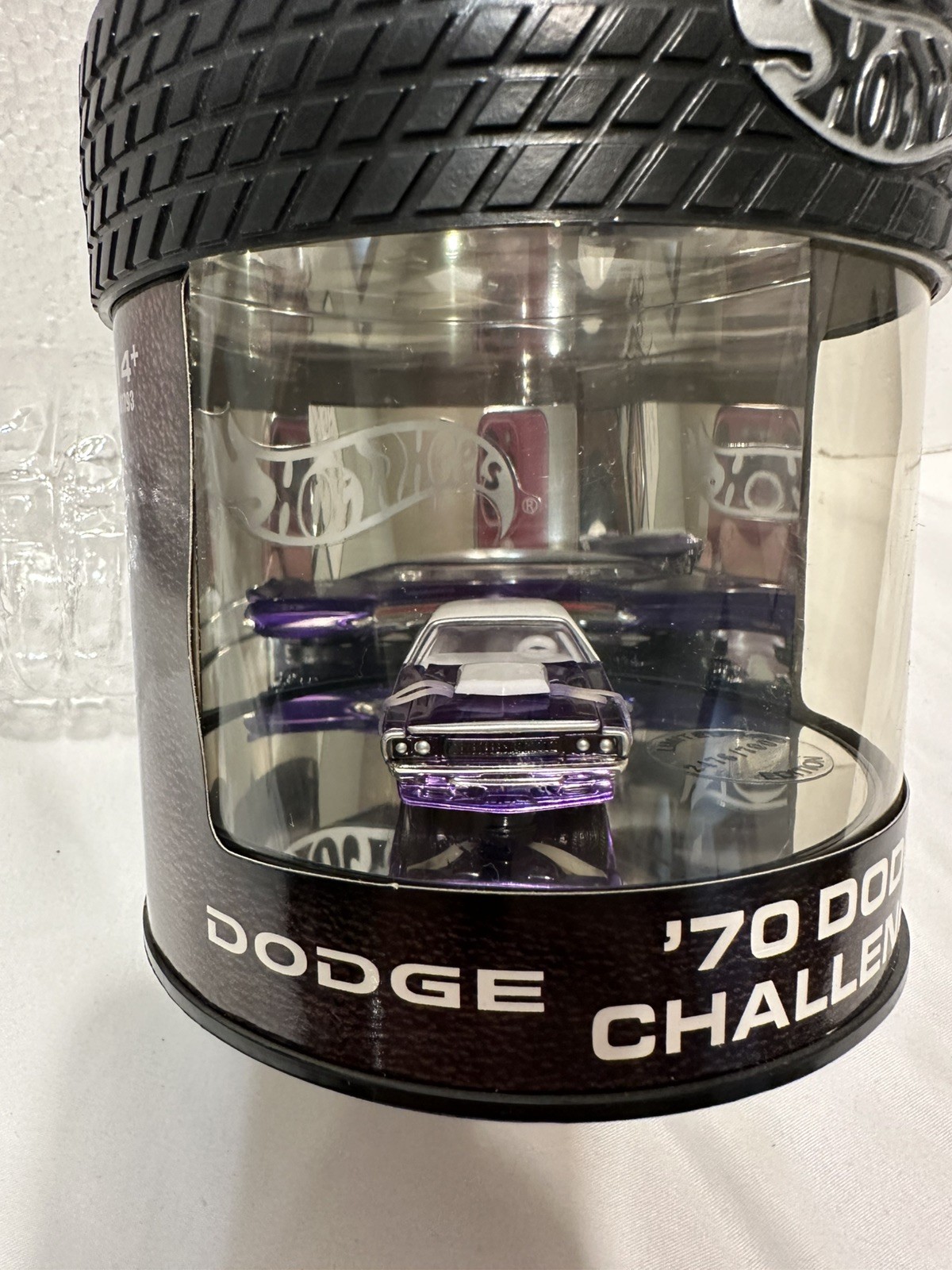 Hot Wheels ’70 Dodge Challenger Purple -Oil Can Display -New Sealed 2476/7000