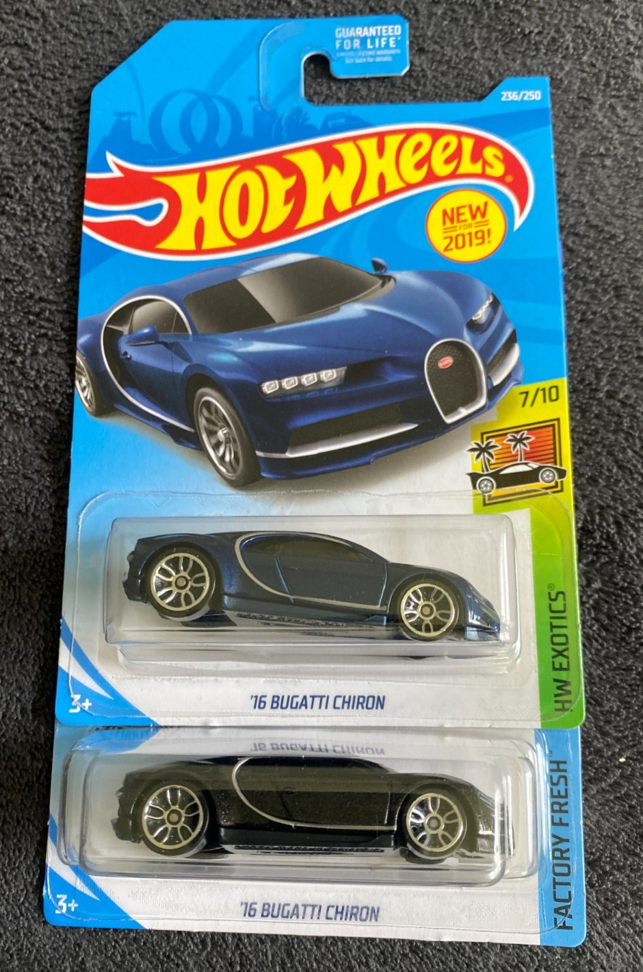 HOT WHEELS LOT OF 2 , ’16 BUGATTI CHIRON, BLUE AND BLACK VARIANTS