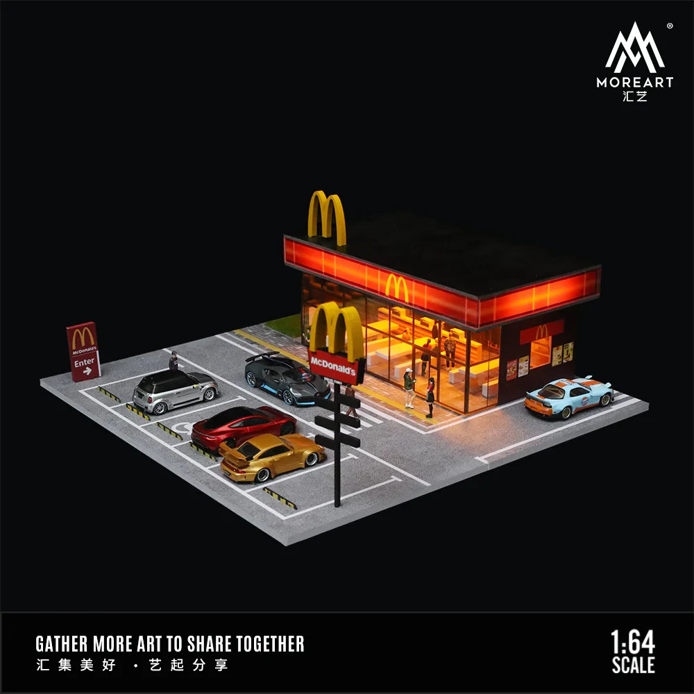 MoreArt 1/64 McDonald’s Restaurant Lot Scene Diorama – LED Lighting – MO936202