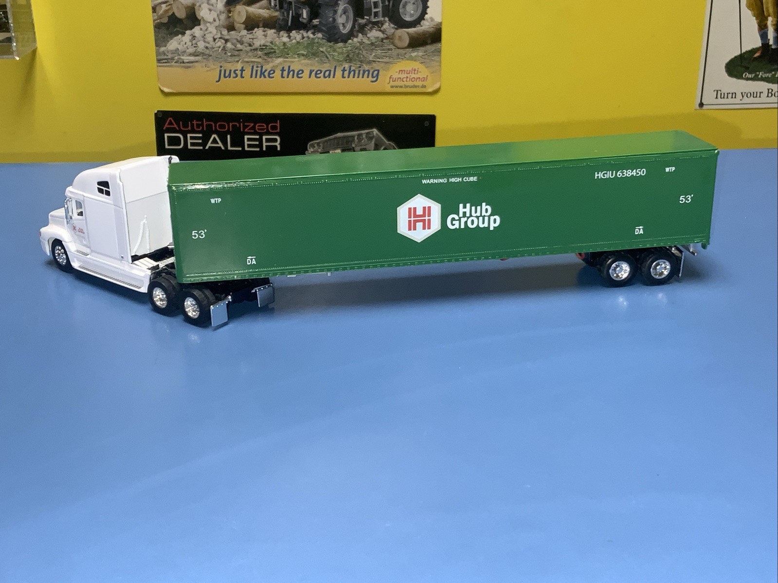 Liberty Classics Freightliner Century Class Hub Group Tractor Trailer 1:64