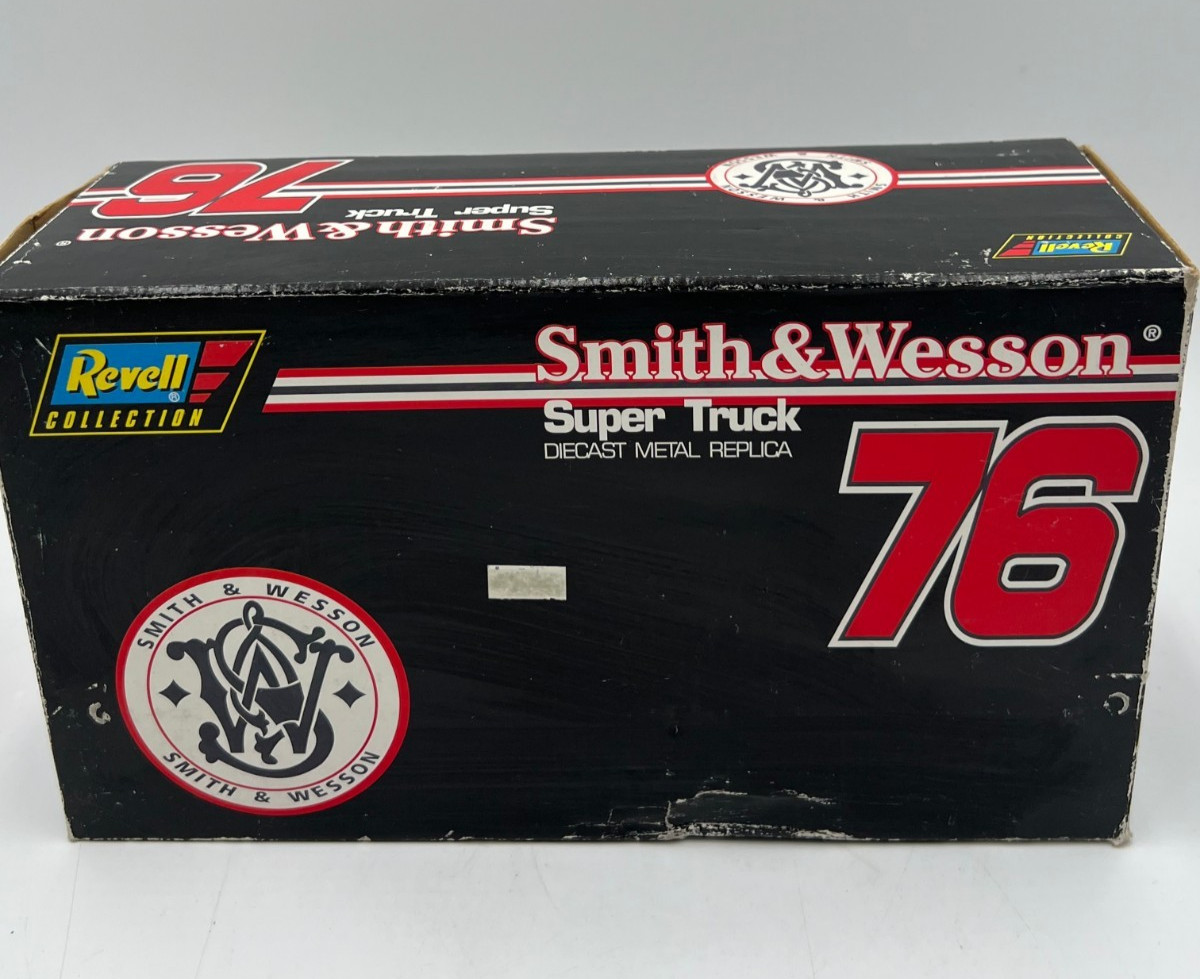 Revell Smith & Wesson #76 Chevy Super Truck 1:24 Diecast David Green COA NEW