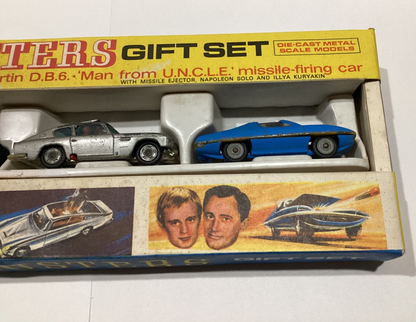 1966 CORGI junior Crime Busters Batman James Bond Diecast Model Gift Set 3008