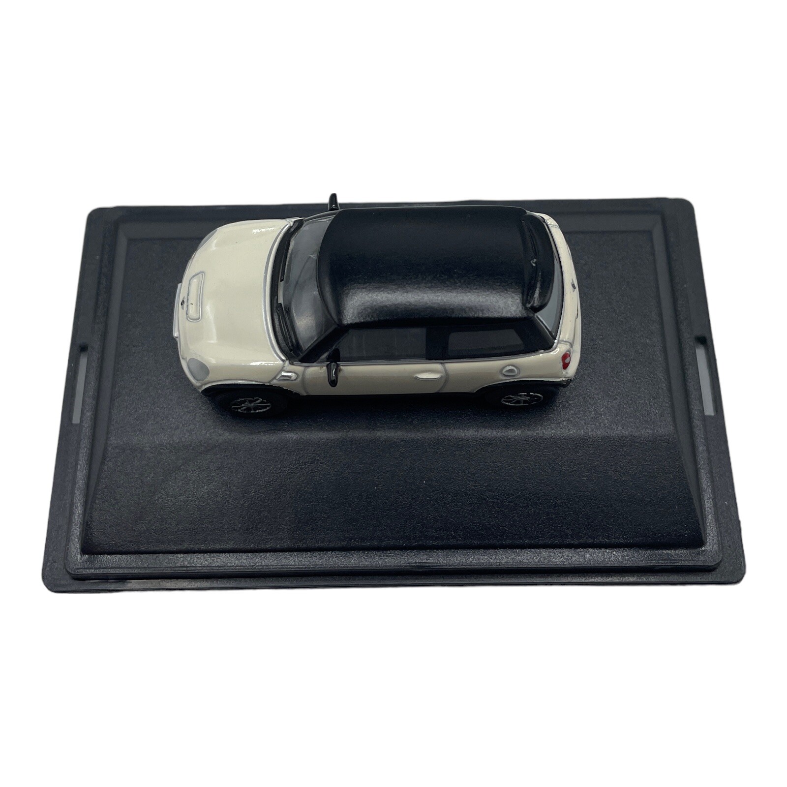MINI Cooper S Hardtop R56 Pepper White with Black Roof Diecast car 1:76 OO Scale