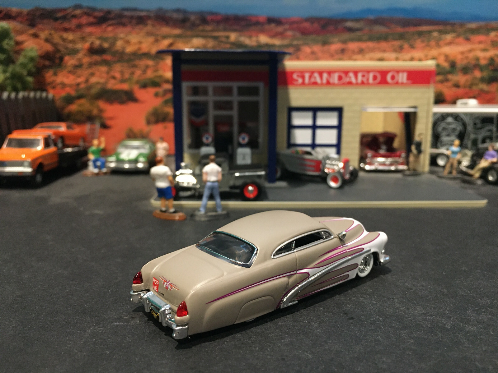 1:64 Hot Wheels LE 1951 51 Merc Mercury Gray with White Scallops Legends