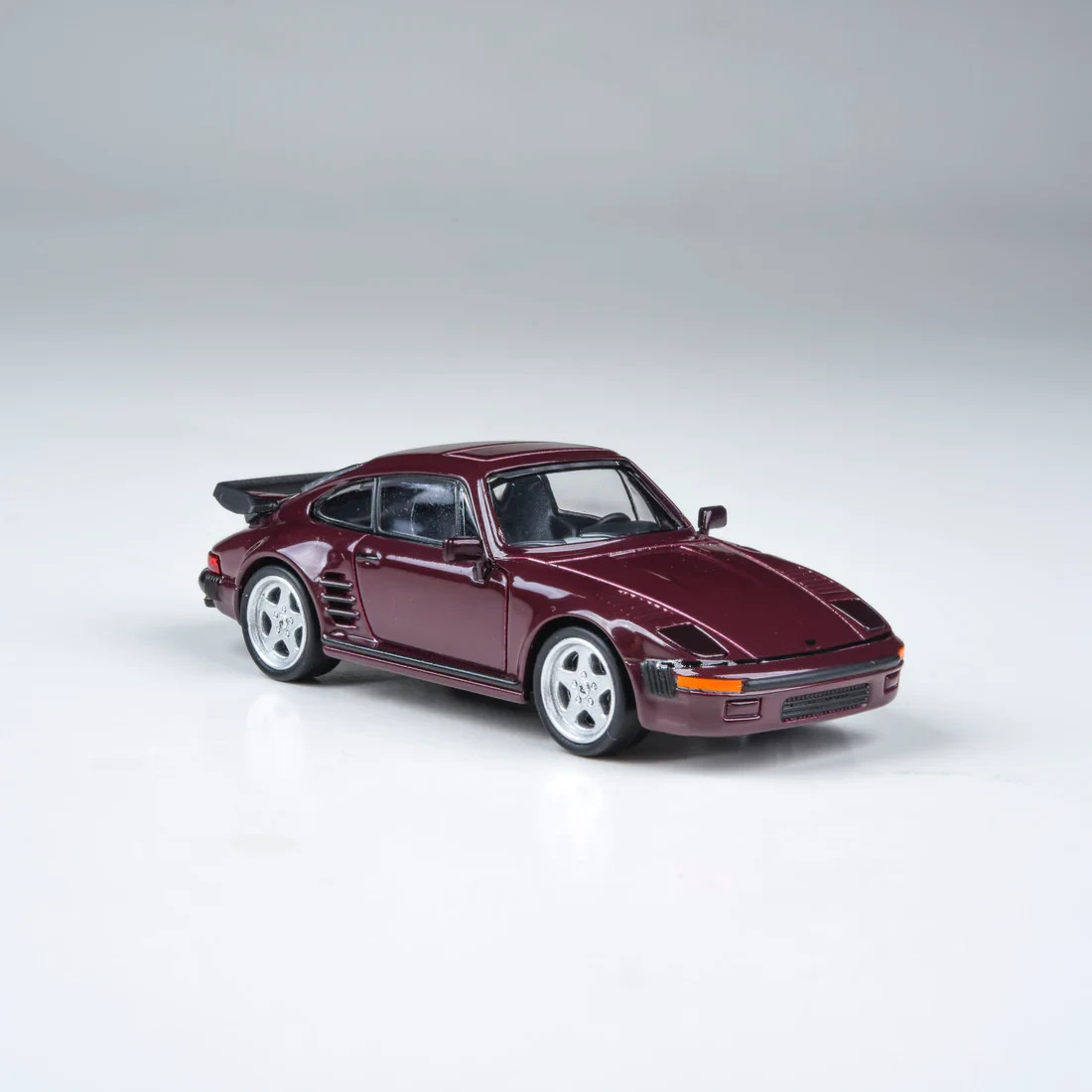 PARA64 Porsche 1986 RUF BTR Slantnose Ruby Red Metallic 1:64