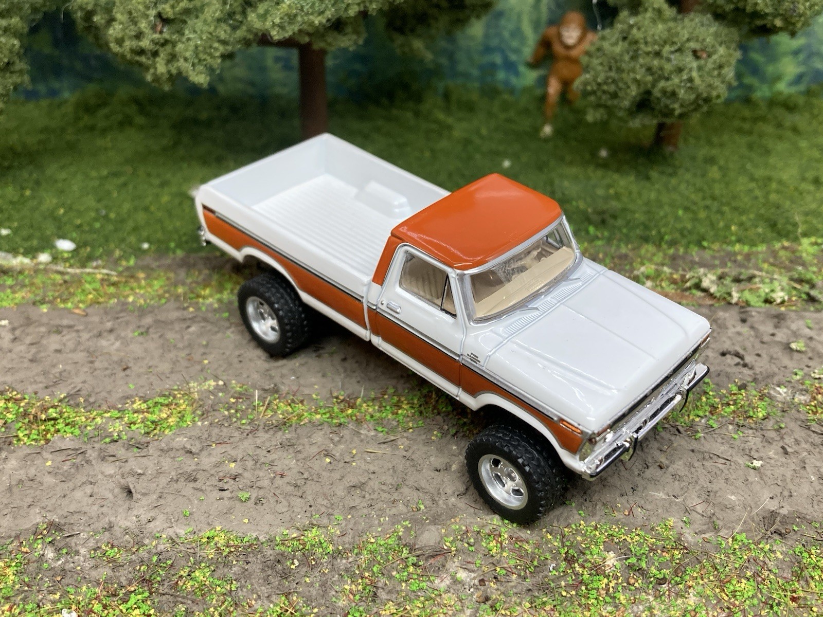 1977 Ford F-150 Ranger Explorer Lifted 4×4 Truck 1/64 Diecast Custom Greenlight