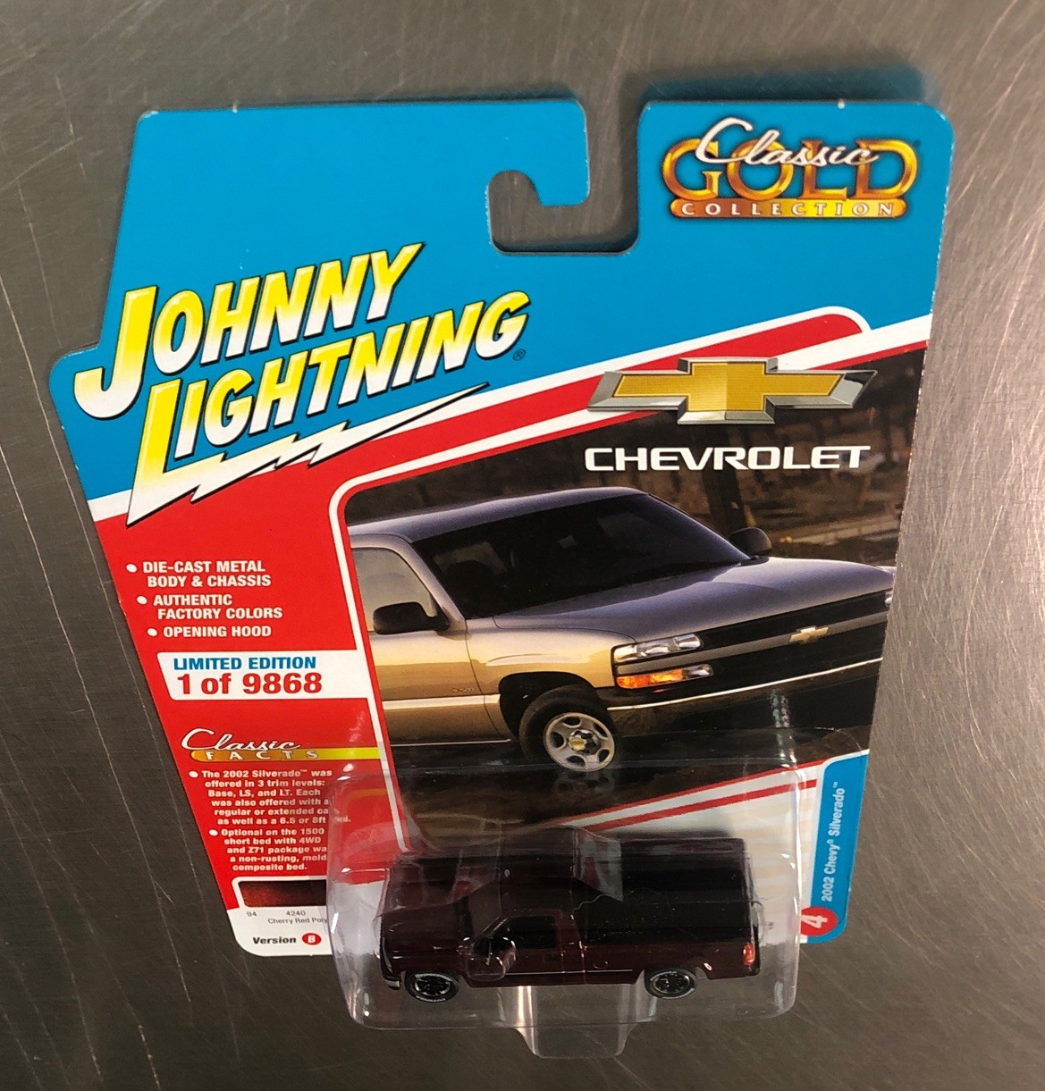 JOHNNY LIGHTNING CLASSIC GOLD 2002 CHEVY SILVERADO 1:64 SCALE VERSION B DIECAST
