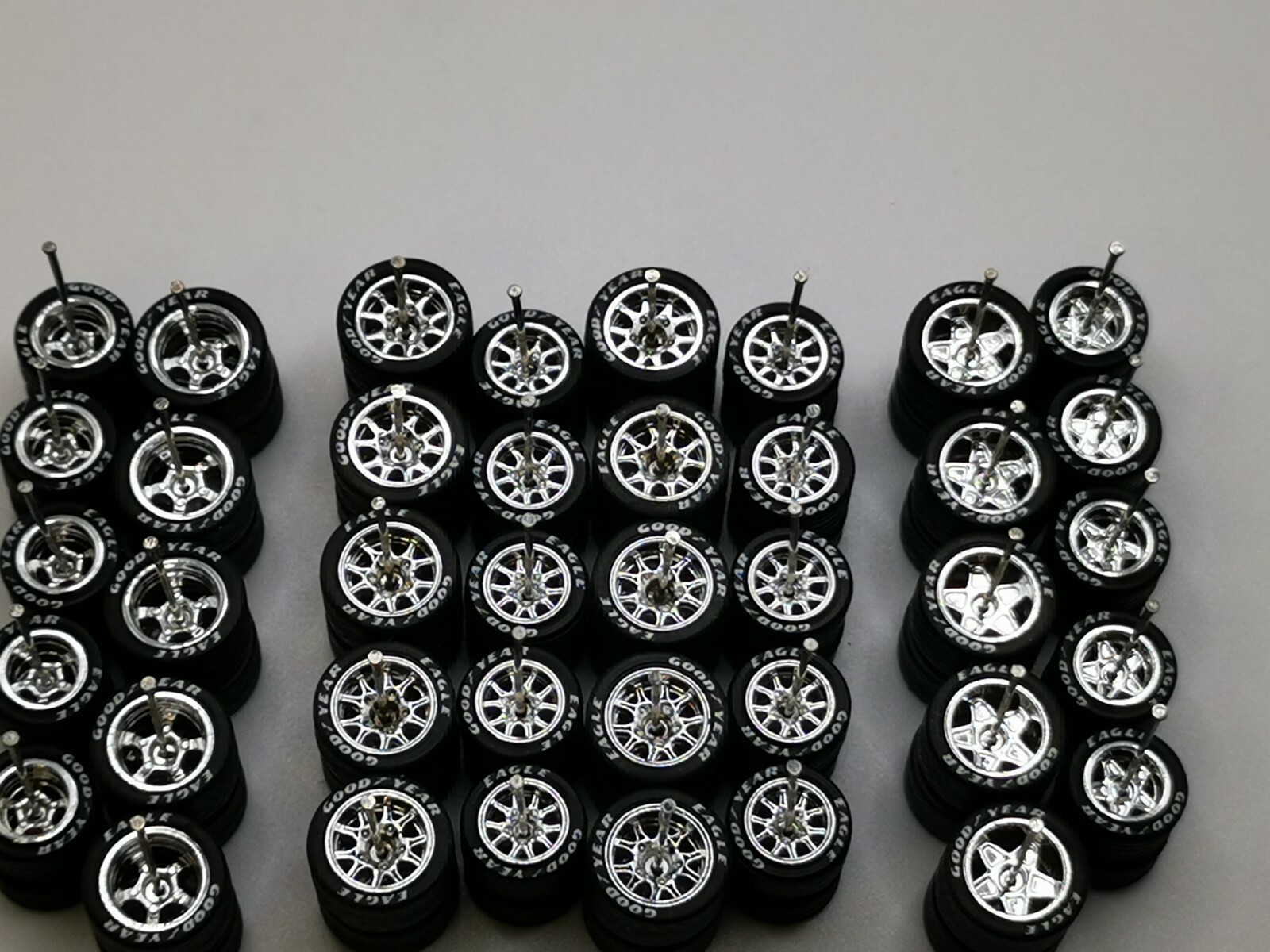 Hot Wheels ✨ GOOD YEAR ✨ 3 DESIGNS Rubber Tire 20 sets Chrome Colors 10/12 MM
